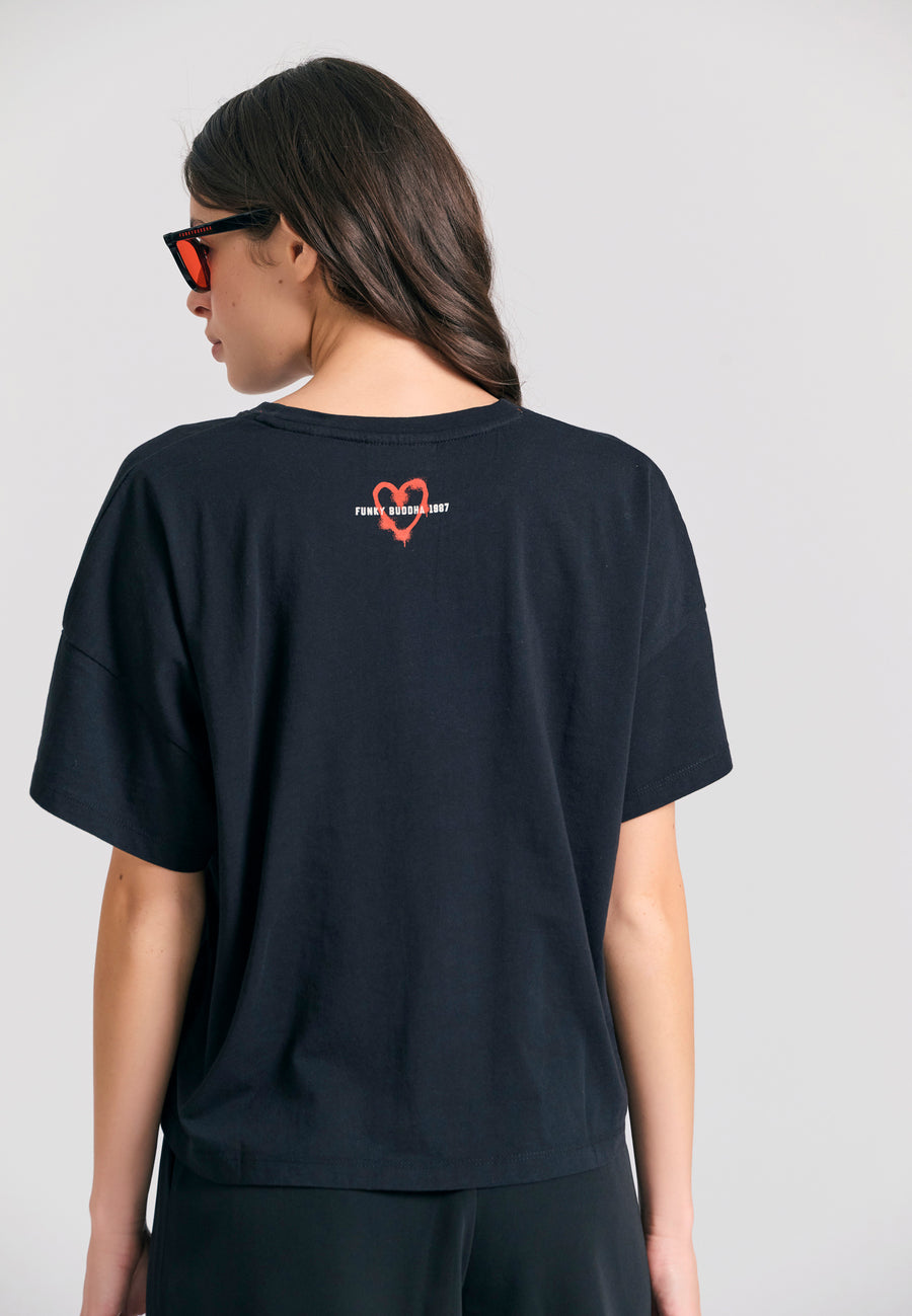 Tricou de damă cu croială lejeră și imprimeu artistic cu text - Negru