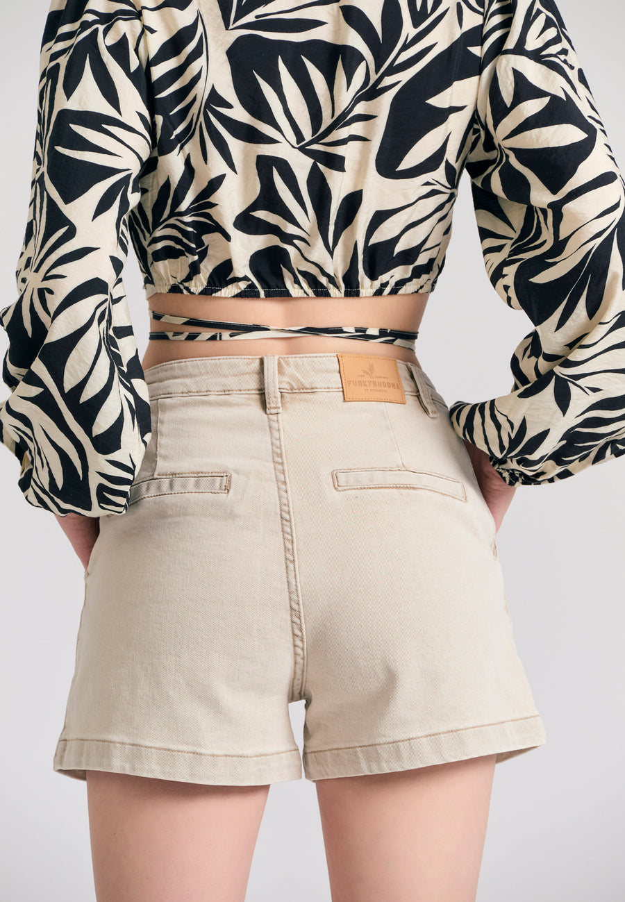 Garment dyed denim shorts with pleats - Chalk
