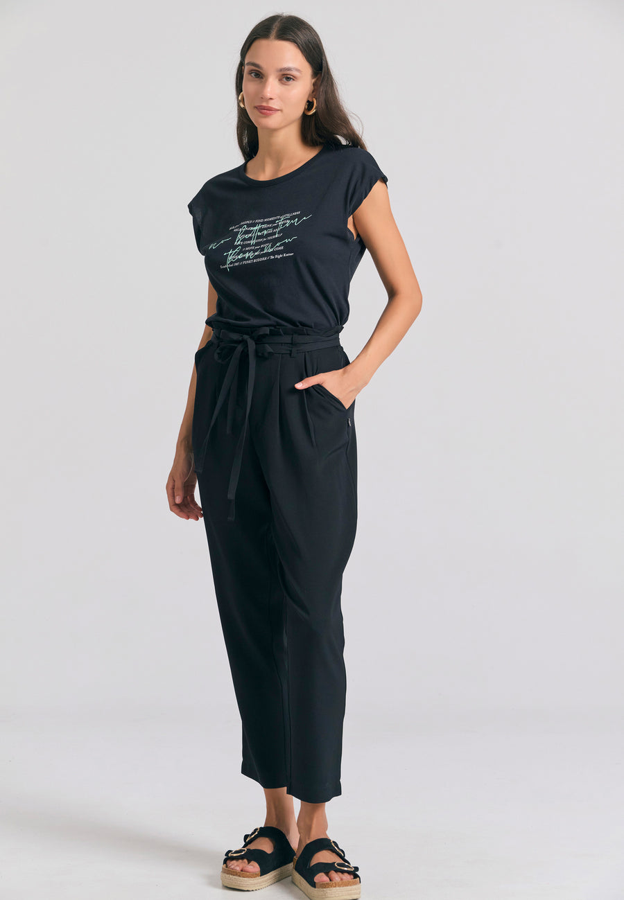 Tricou de damă cu imprimeu artistic și spate deschis - Negru
