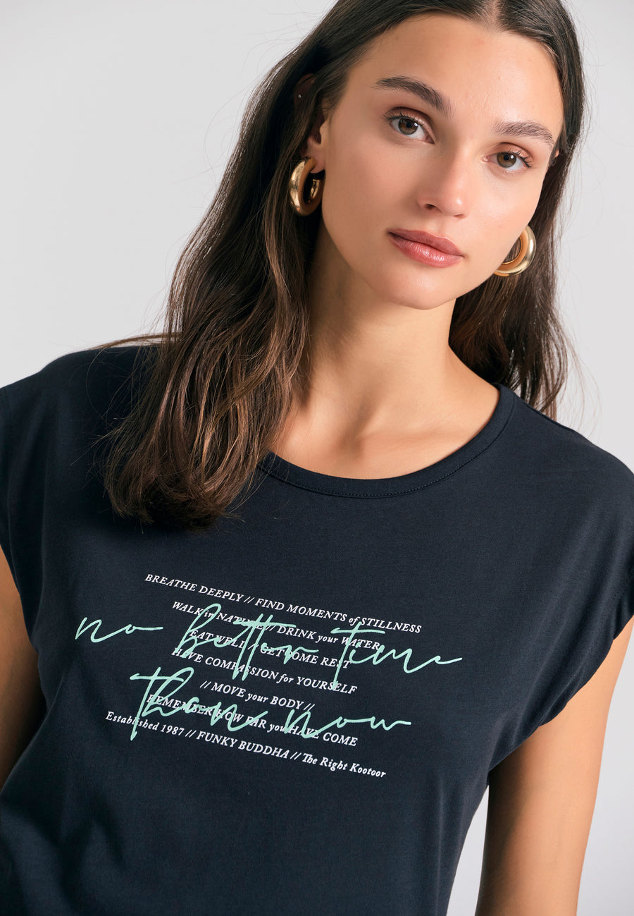 Tricou de damă cu imprimeu artistic și spate deschis - Negru