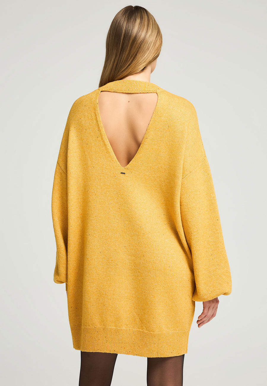 Rochie tricotată cu spatele deschis