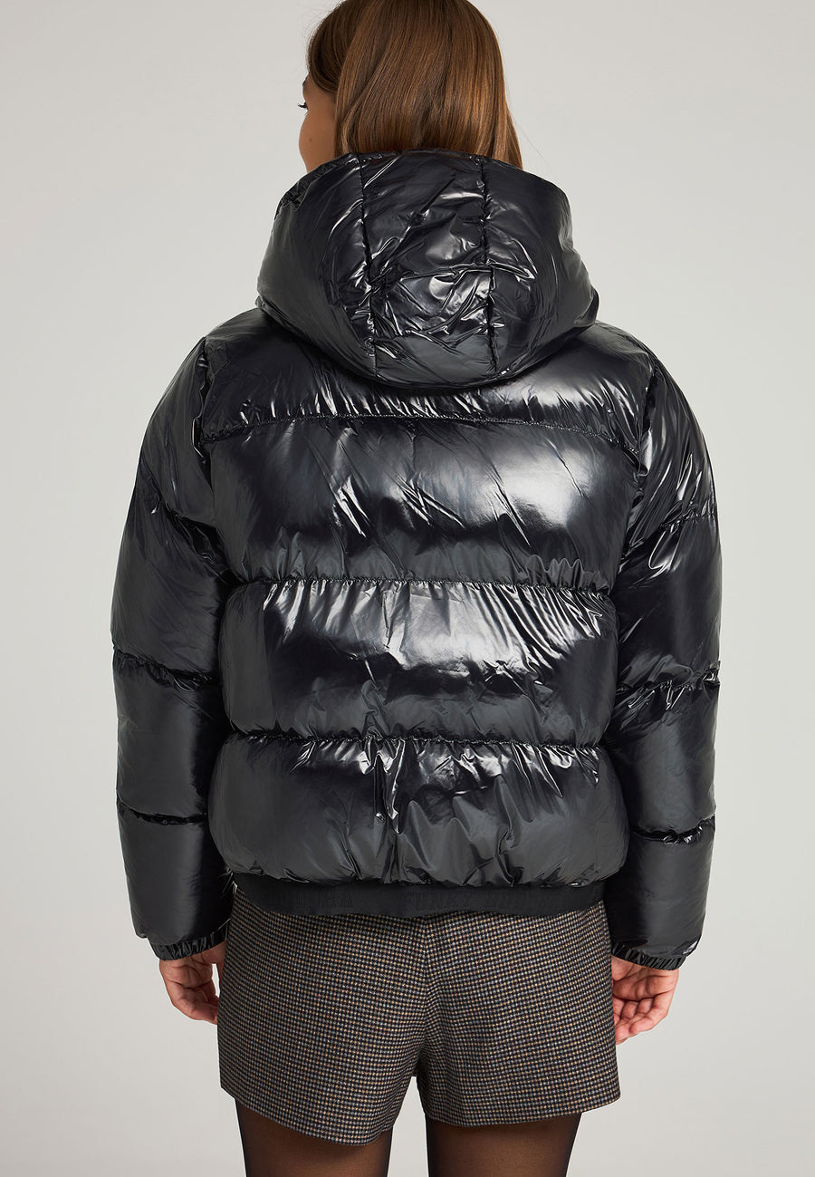 Jachetă matlasată cu glugă