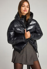 Jachetă matlasată cu glugă