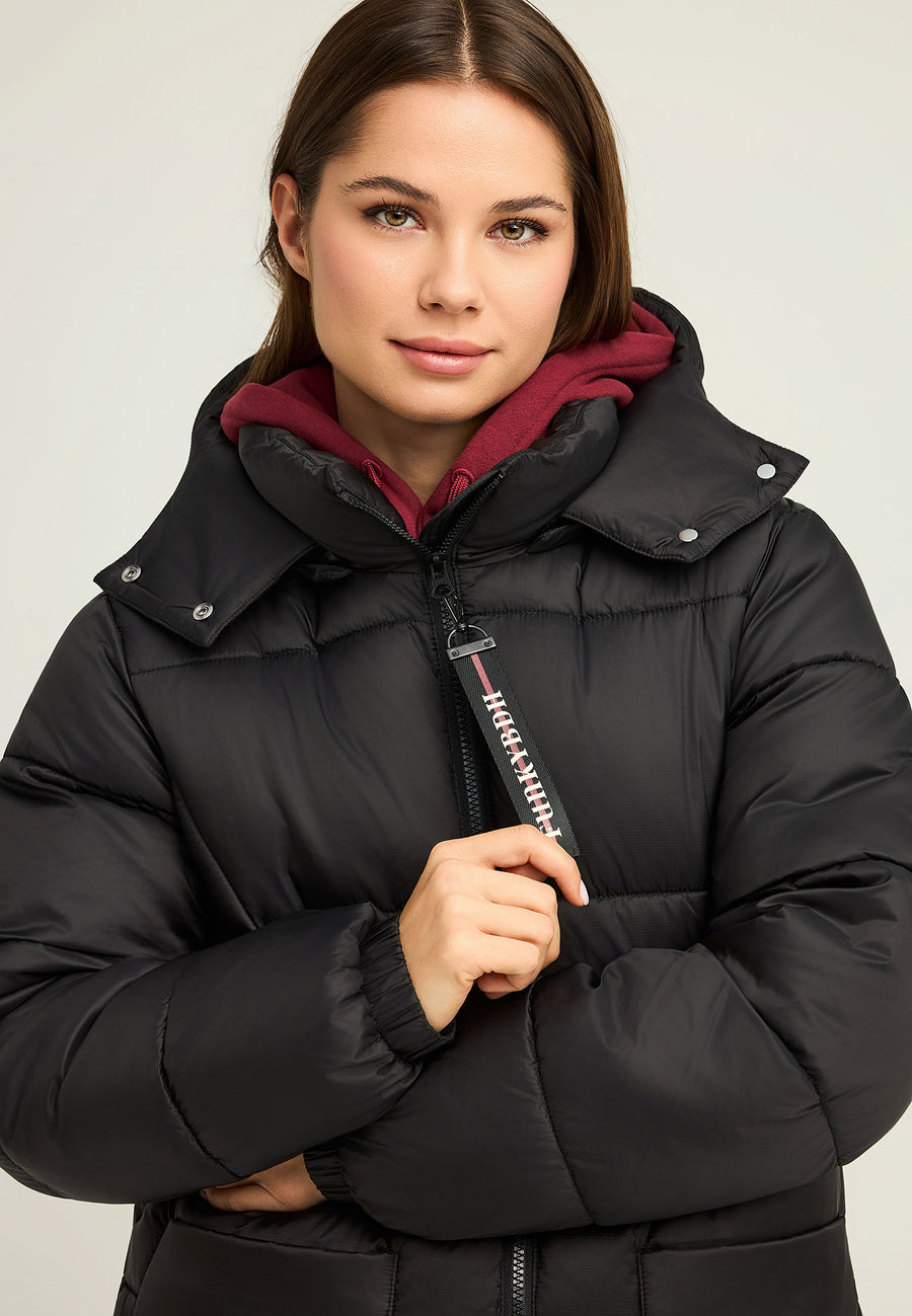 Jachetă lungă pufoasă cu croială regulată și glugă