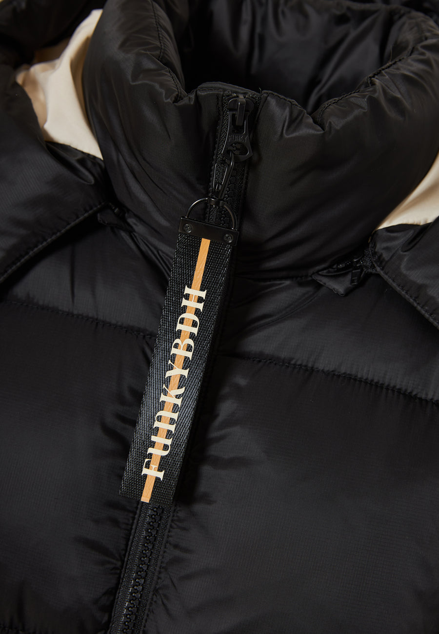 Jachetă lungă pufoasă cu croială regulată și glugă