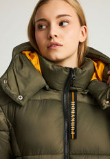 Jachetă lungă pufoasă cu croială regulată și glugă