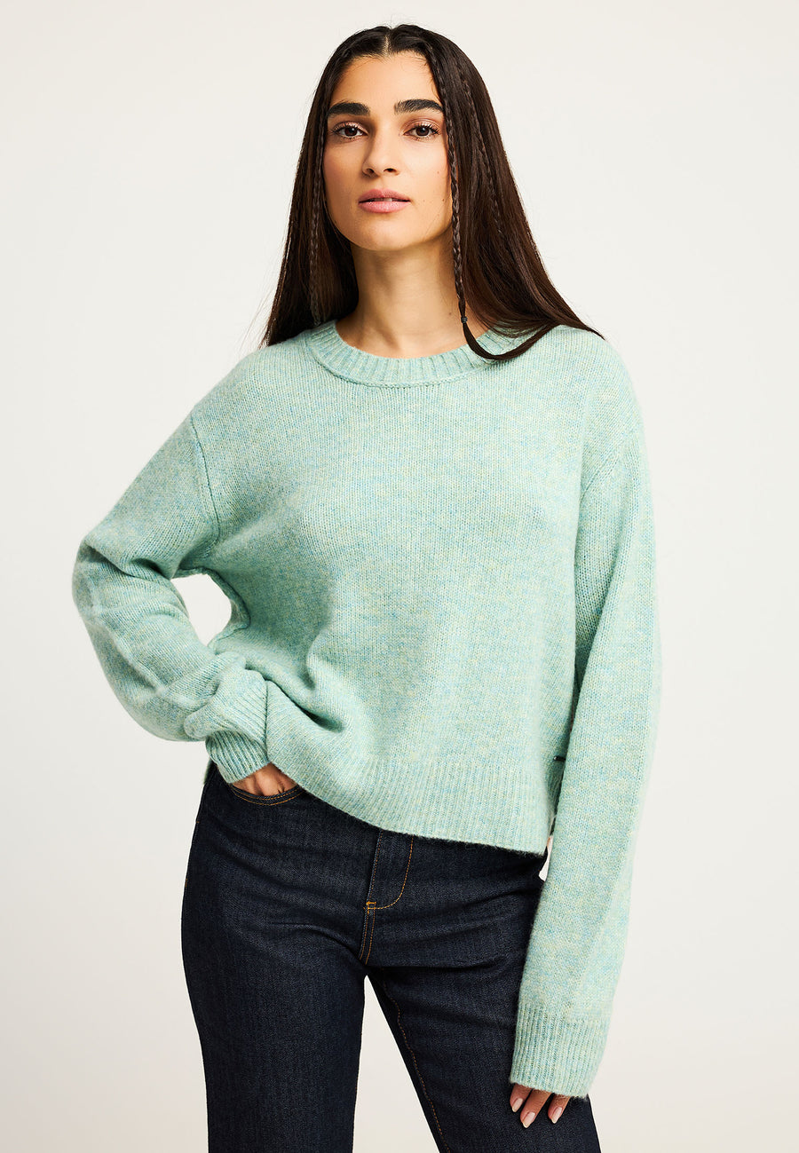 Pulover tricotat sustenabil cu finisaj striat