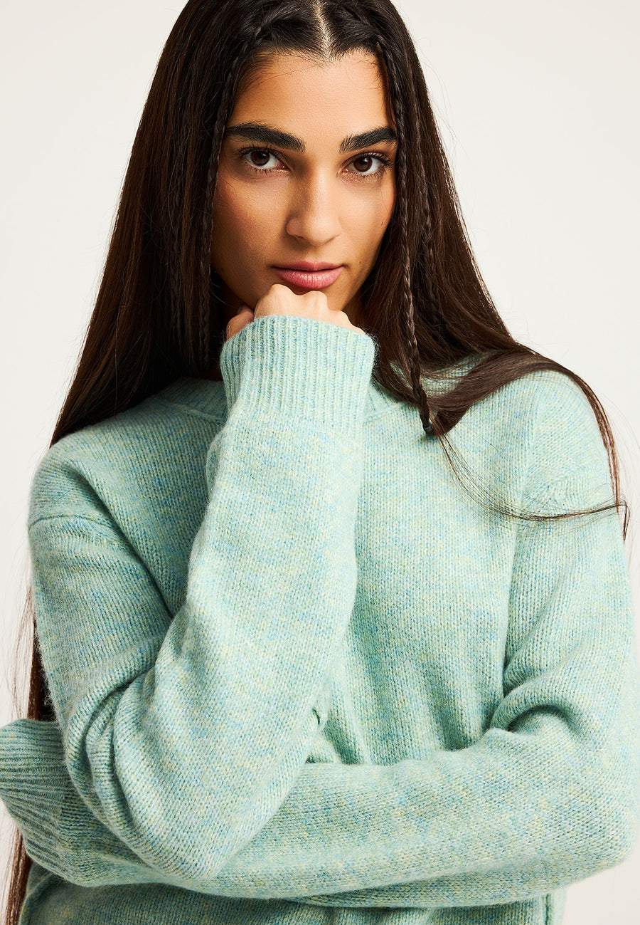 Pulover tricotat sustenabil cu finisaj striat