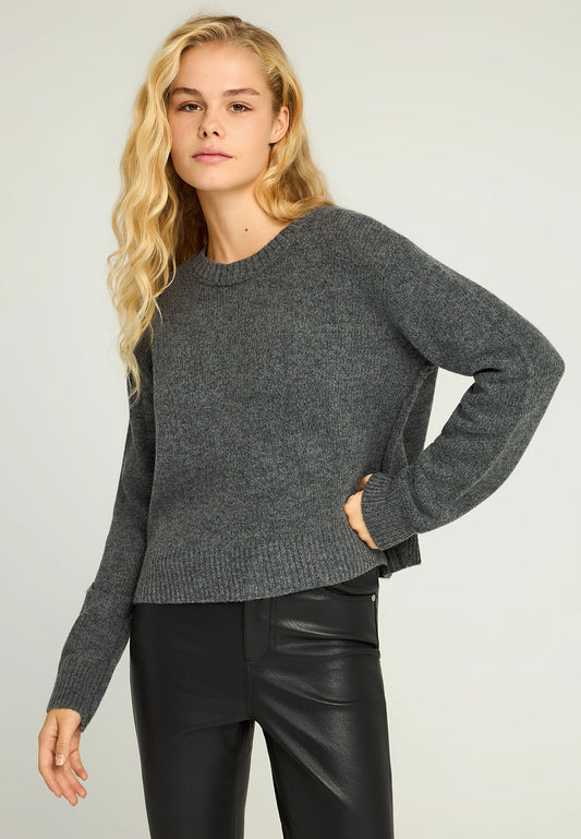 Pulover tricotat sustenabil cu finisaj striat