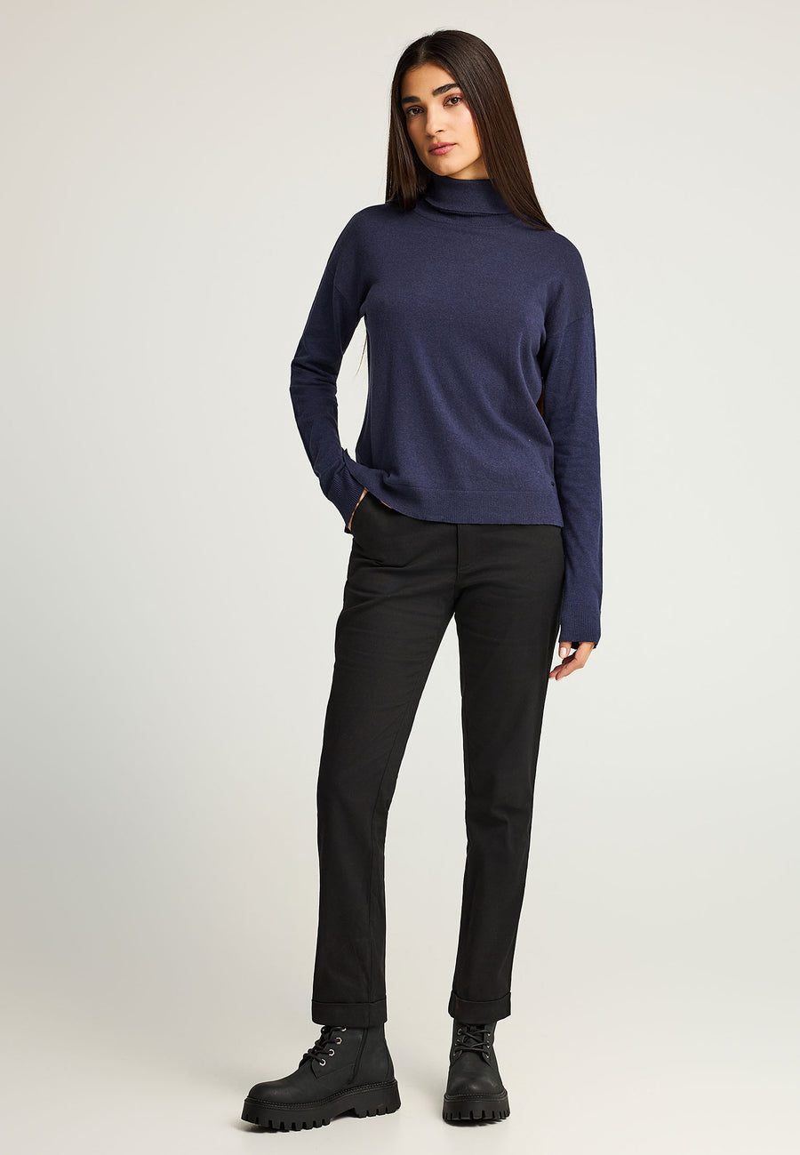 Pantaloni de damă cu nasture