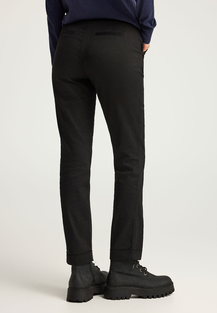 Pantaloni de damă cu nasture