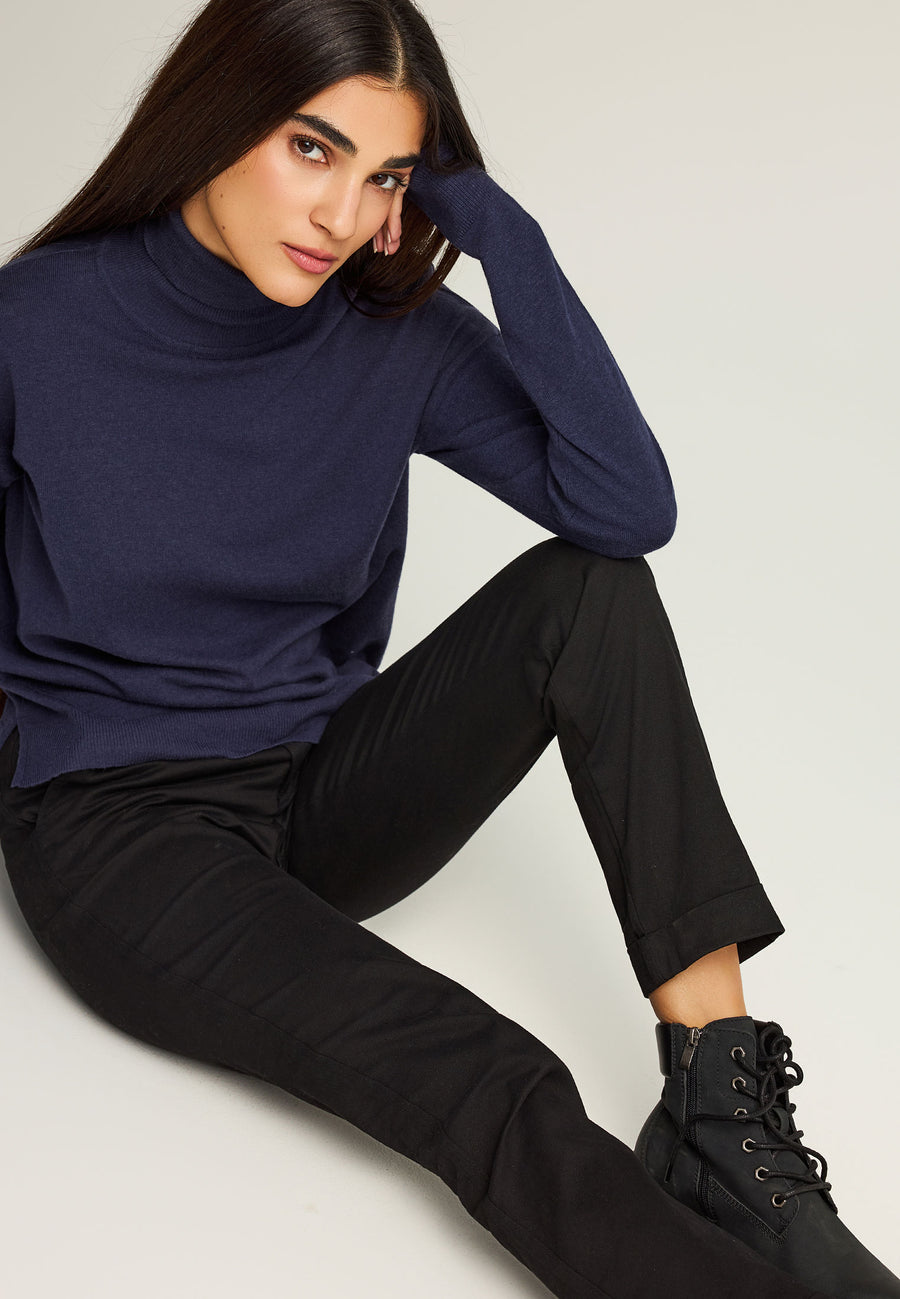 Pantaloni de damă cu nasture