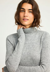 Pulover tricotat cu guler înalt și paiete