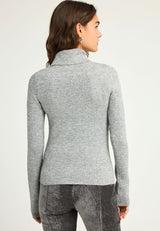 Pulover tricotat cu guler înalt și paiete