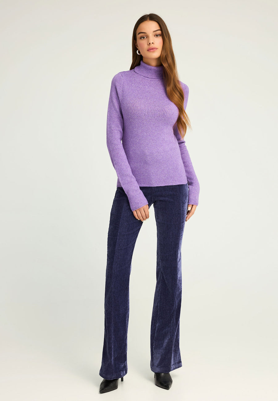 Pulover tricotat cu guler înalt și paiete