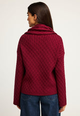 Pulover tricotat în relief cu eșarfă