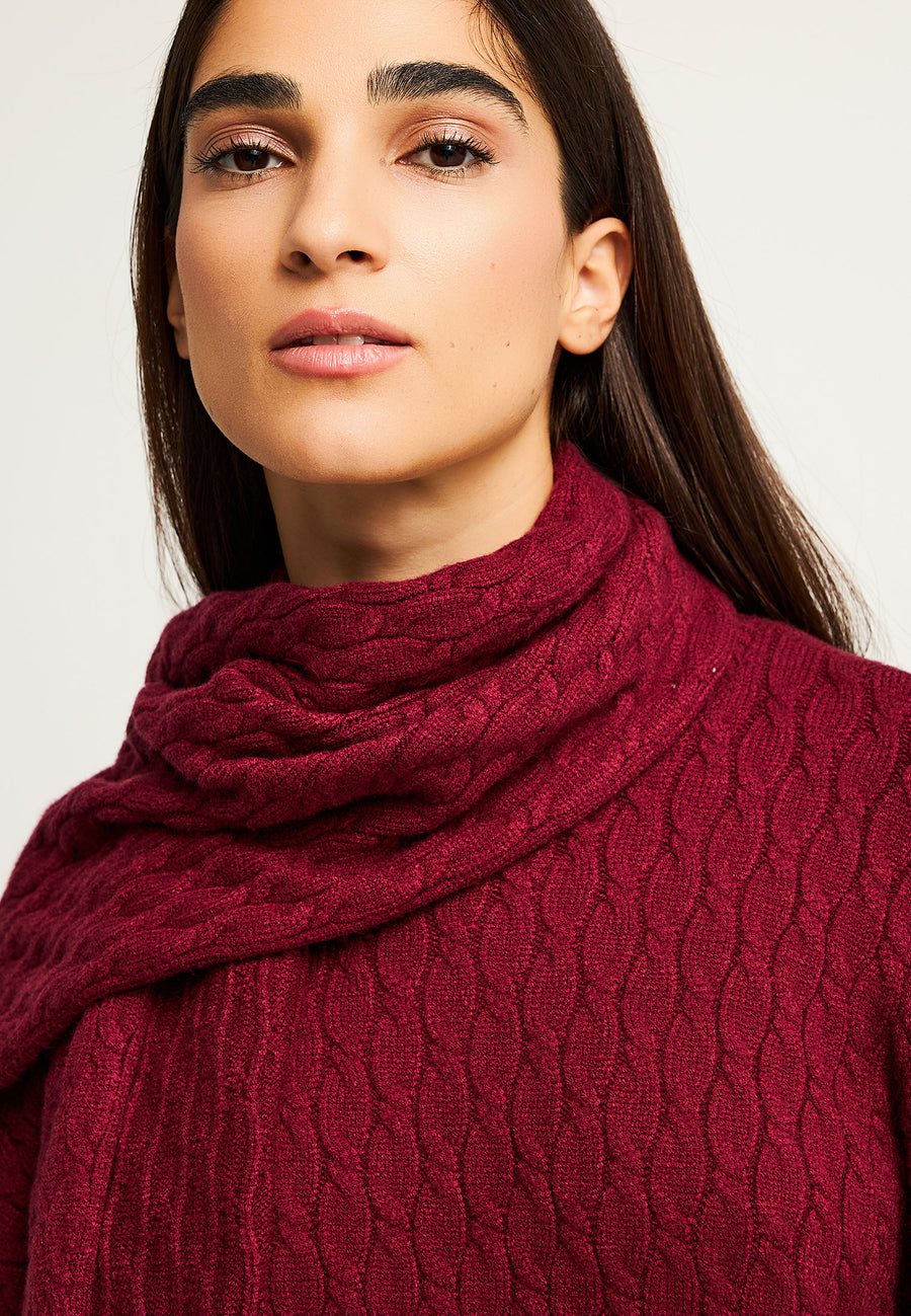 Pulover tricotat în relief cu eșarfă