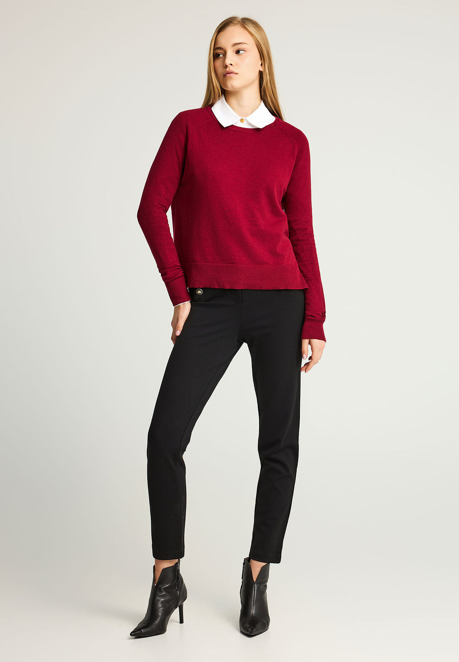 Pantaloni croiți pentru femei cu nasturi