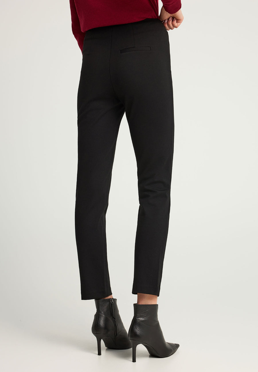 Pantaloni croiți pentru femei cu nasturi