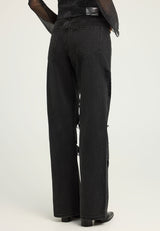 Modern loose fit jeans with destroyed effects