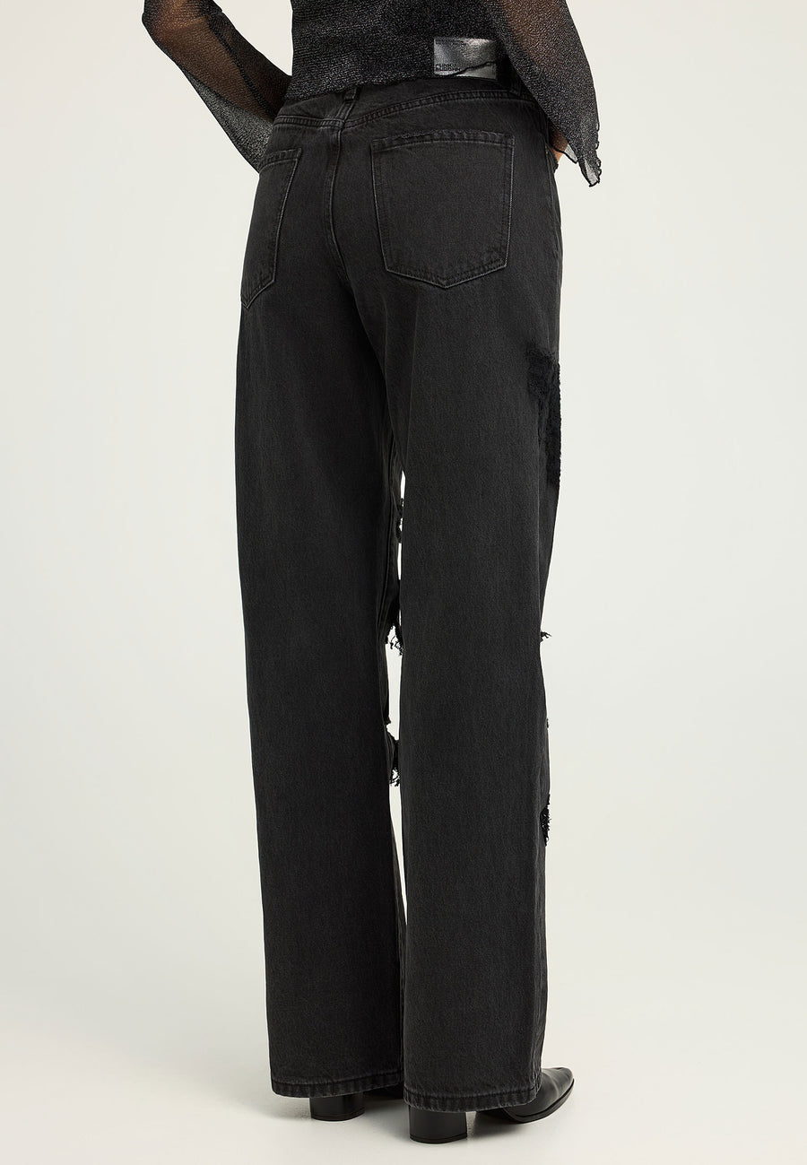 Modern loose fit jeans with destroyed effects