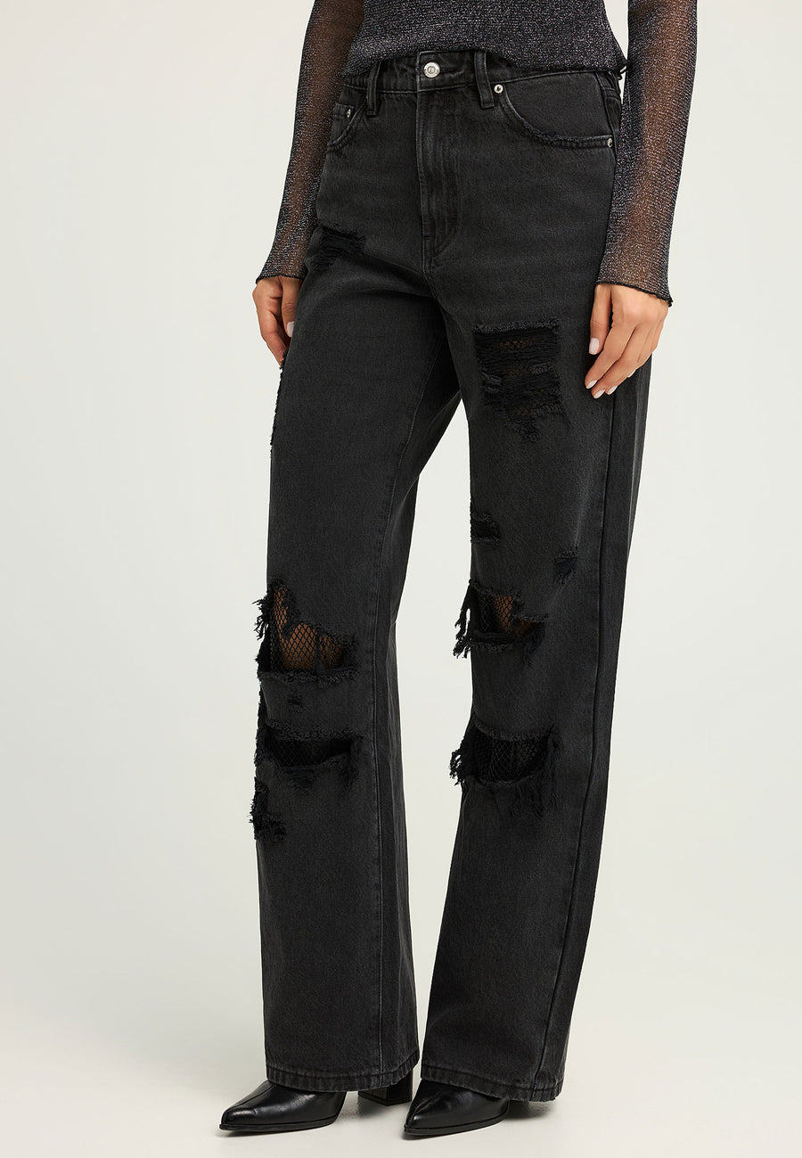 Modern loose fit jeans with destroyed effects