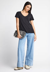 V-neckline t-shirt - The basics collection