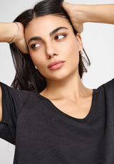V-neckline t-shirt - The basics collection