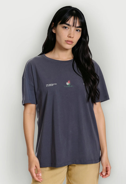Tricou lejer cu imprimeu grafic pe spate