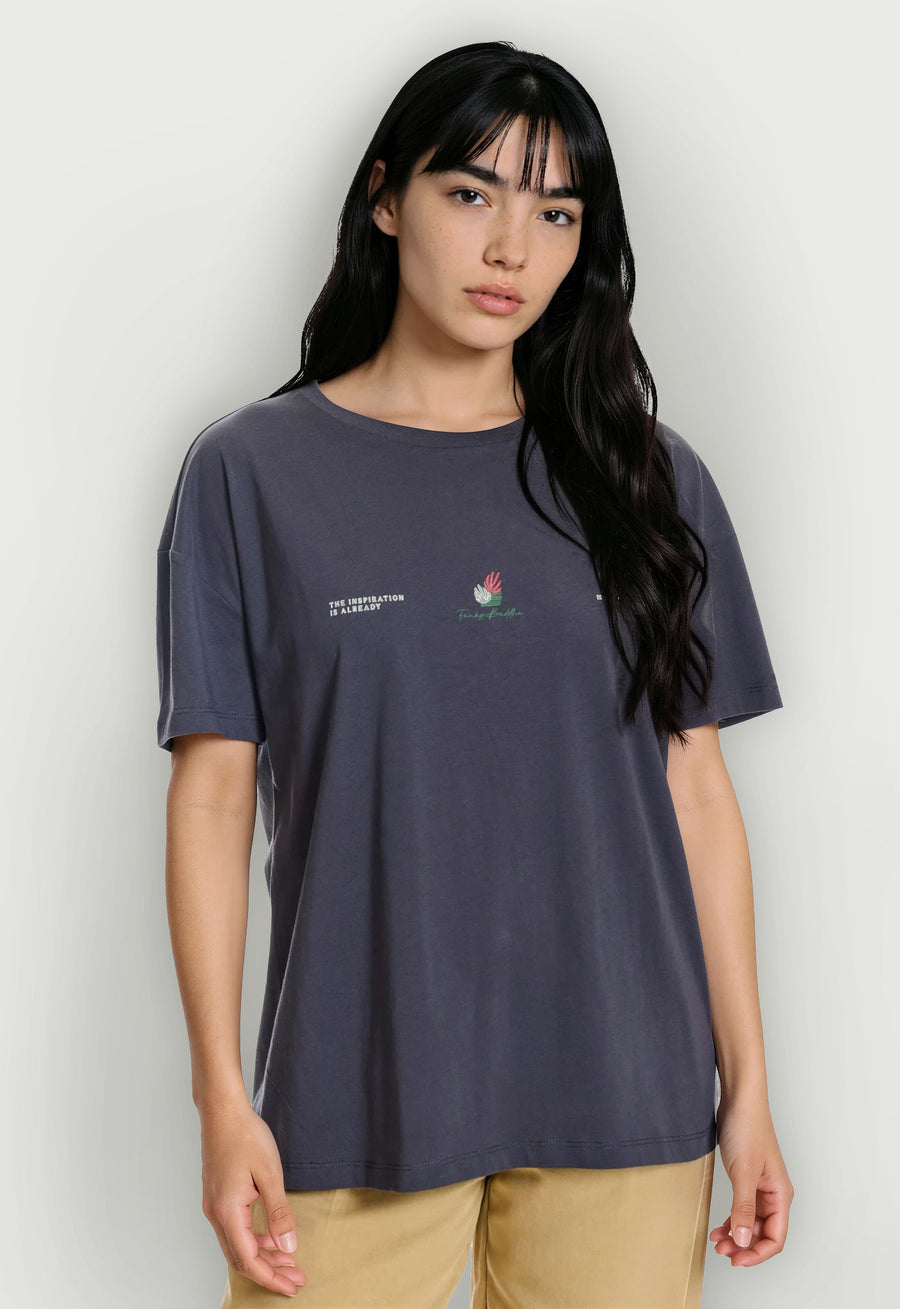 Tricou lejer cu imprimeu grafic pe spate