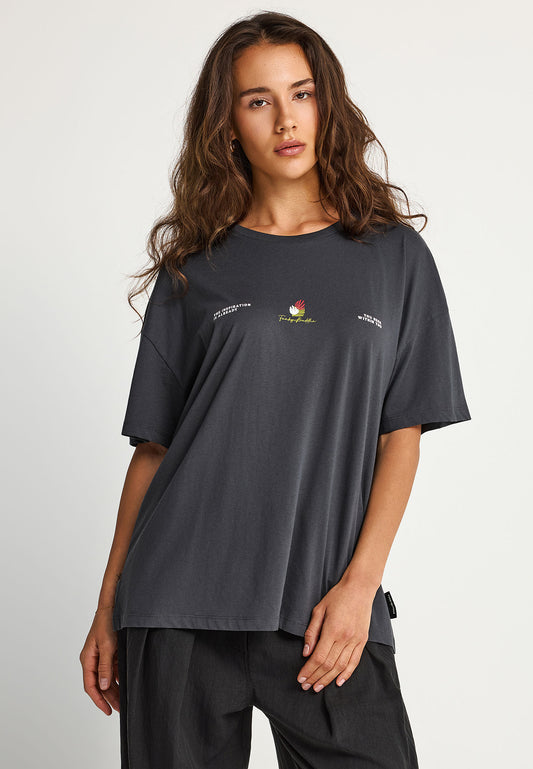 Tricou lejer cu imprimeu grafic pe spate