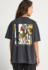 Loose fit t-shirt with artwork print on the back