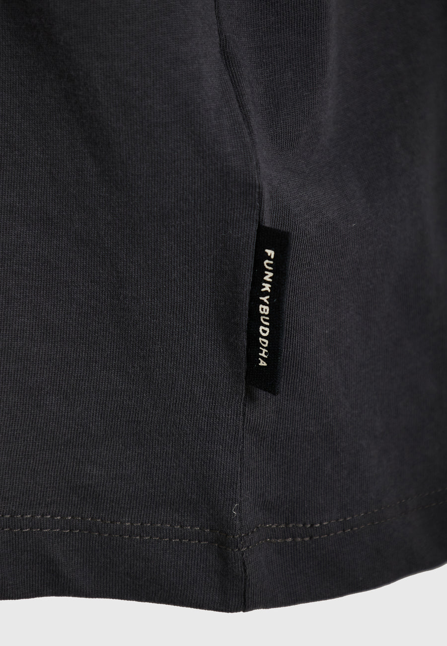 Tricou lejer cu imprimeu grafic pe spate