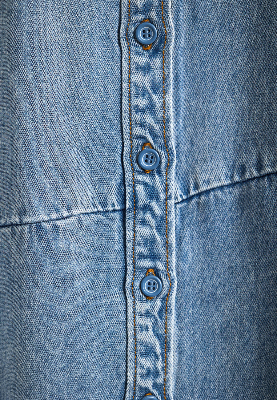 Rochie de damă lejeră din denim, cu tiv asimetric