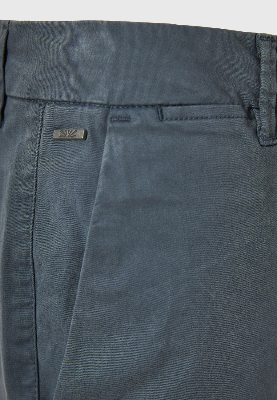 STEEL GREY