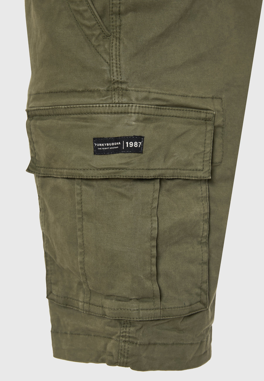 Pantaloni scurți cargo pentru bărbați - Esențiale - Kaki