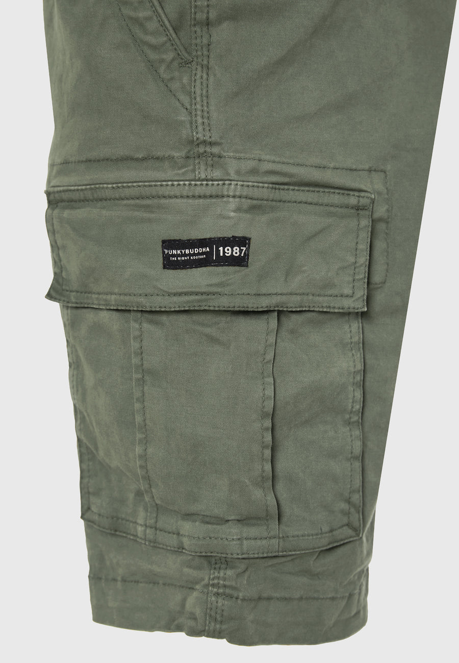 Pantaloni scurți cargo pentru bărbați - Esențiale - Verde mineral