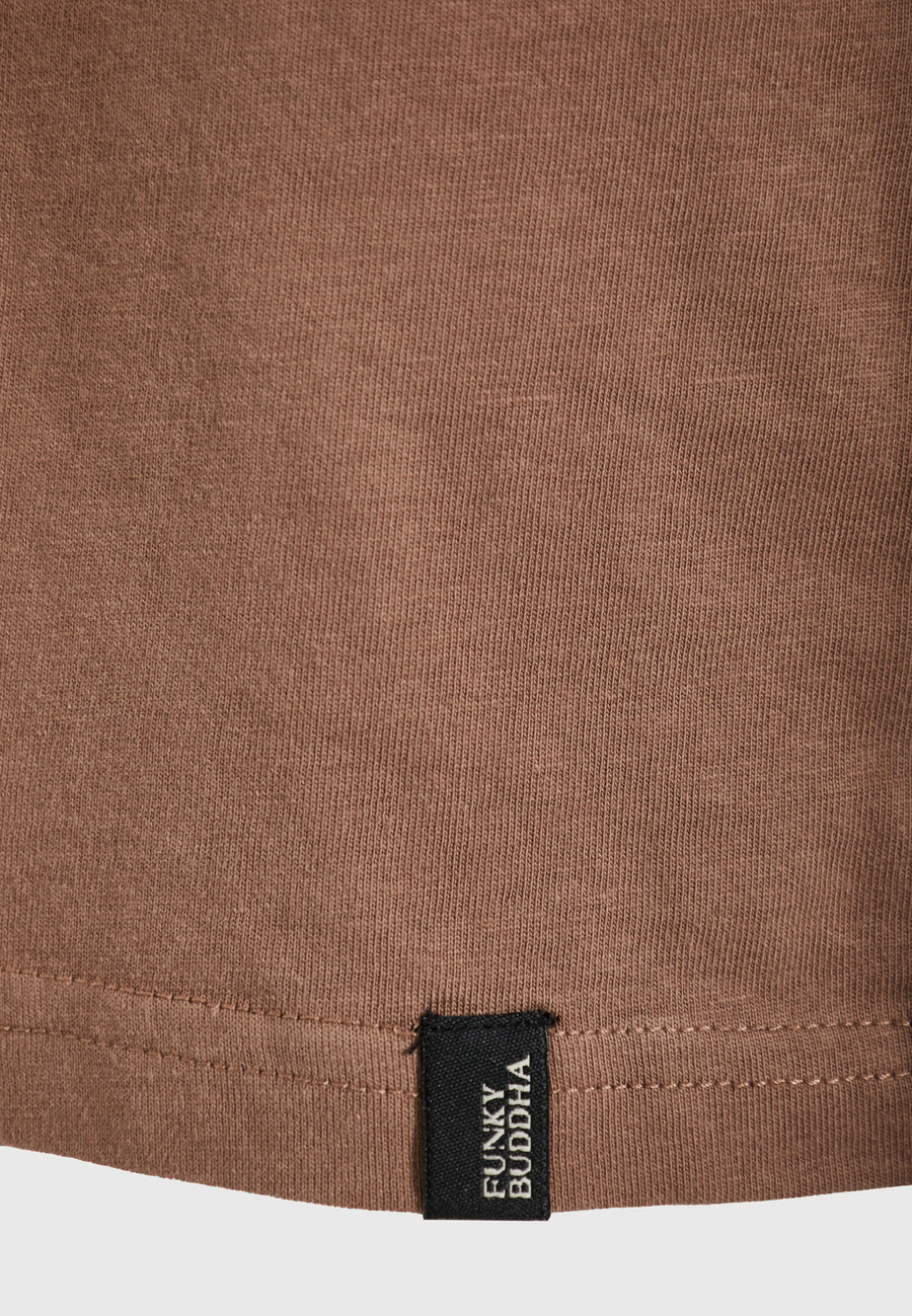 Tricou lejer cu imprimeu artistic pe spate - Cigar