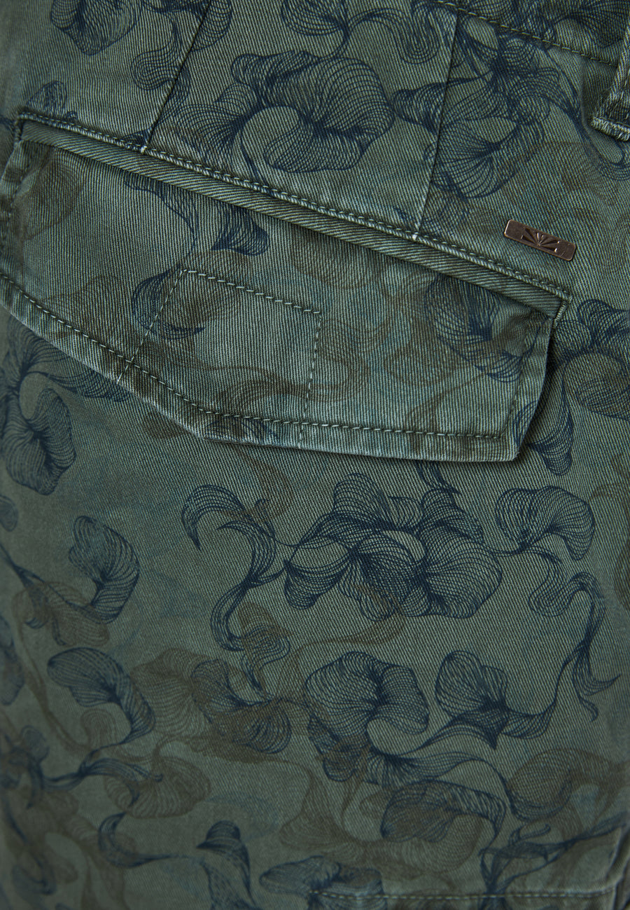 Comfort fit garment dyed cargo shorts - Mineral green