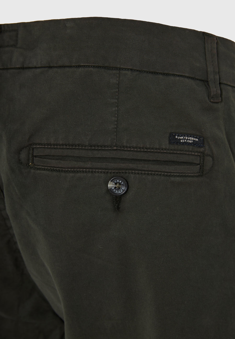 Pantaloni chino pentru bărbați - Esențiale