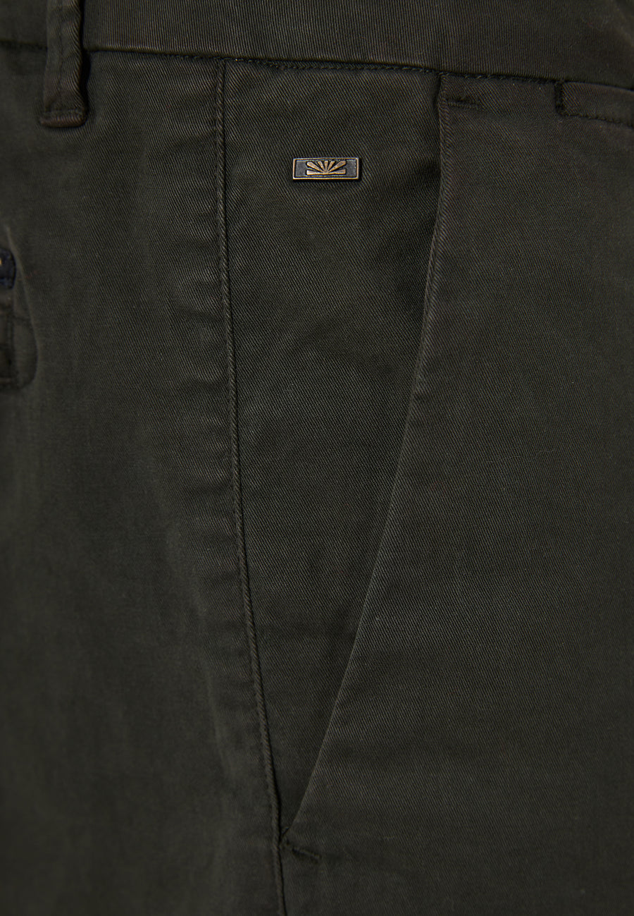 Pantaloni chino pentru bărbați - Esențiale