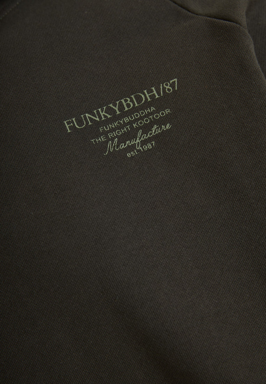 Hanorac cu imprimeu subtil pe piept