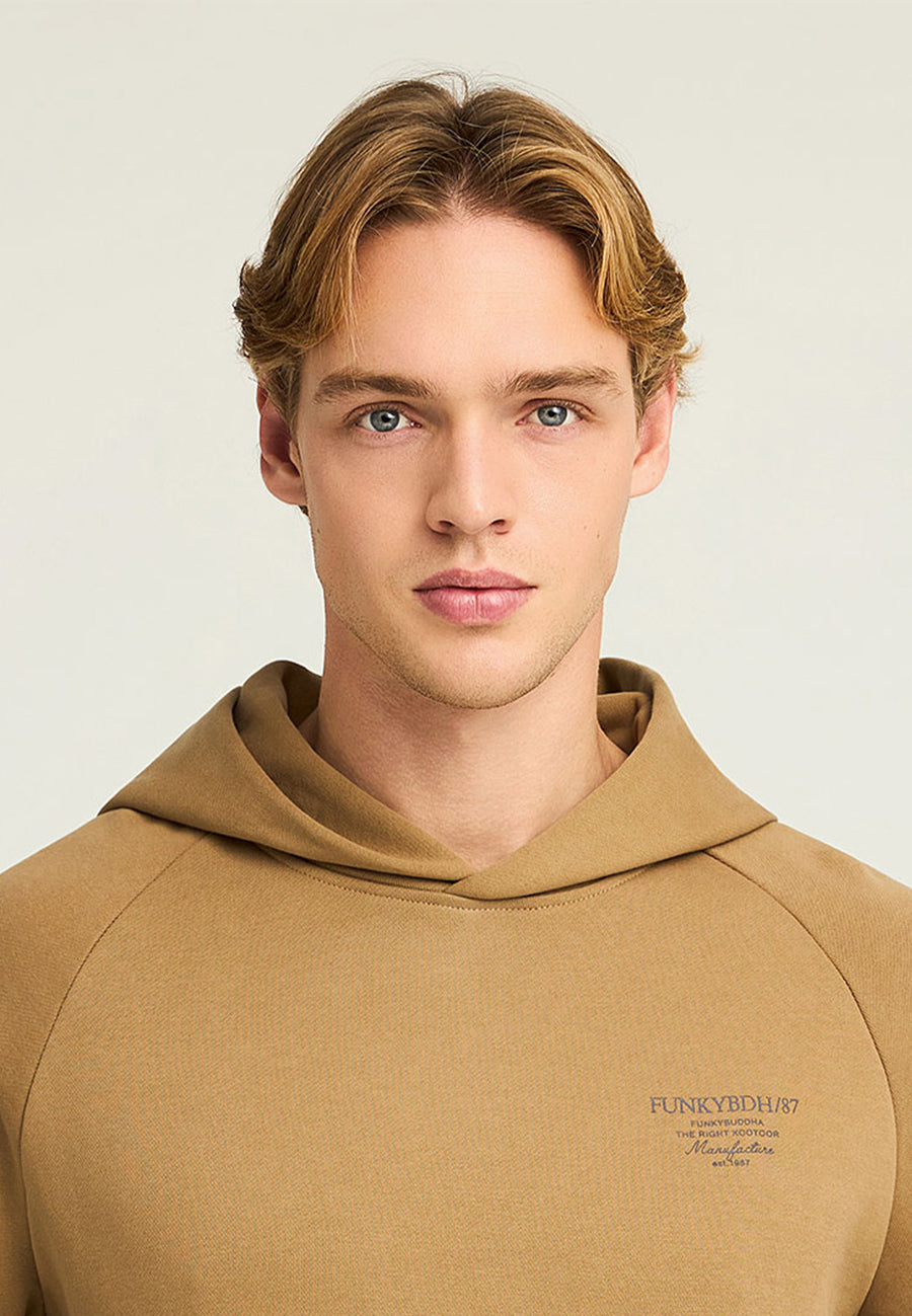 Hanorac cu imprimeu subtil pe piept