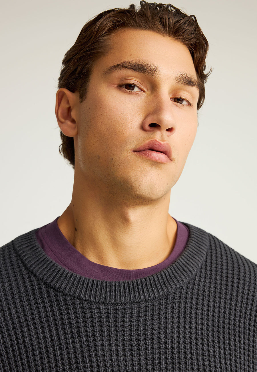 Pulover tricotat simplu cu guler rotund pentru bărbați