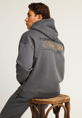 Hanorac cu imprimeu subtil pe piept