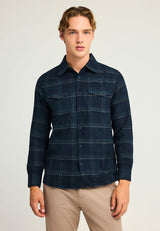 Cămașă bărbătească din bumbac în carouri, cu buzunare la piept