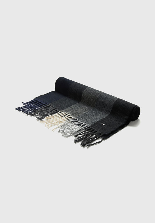 Men's scarf with fringes