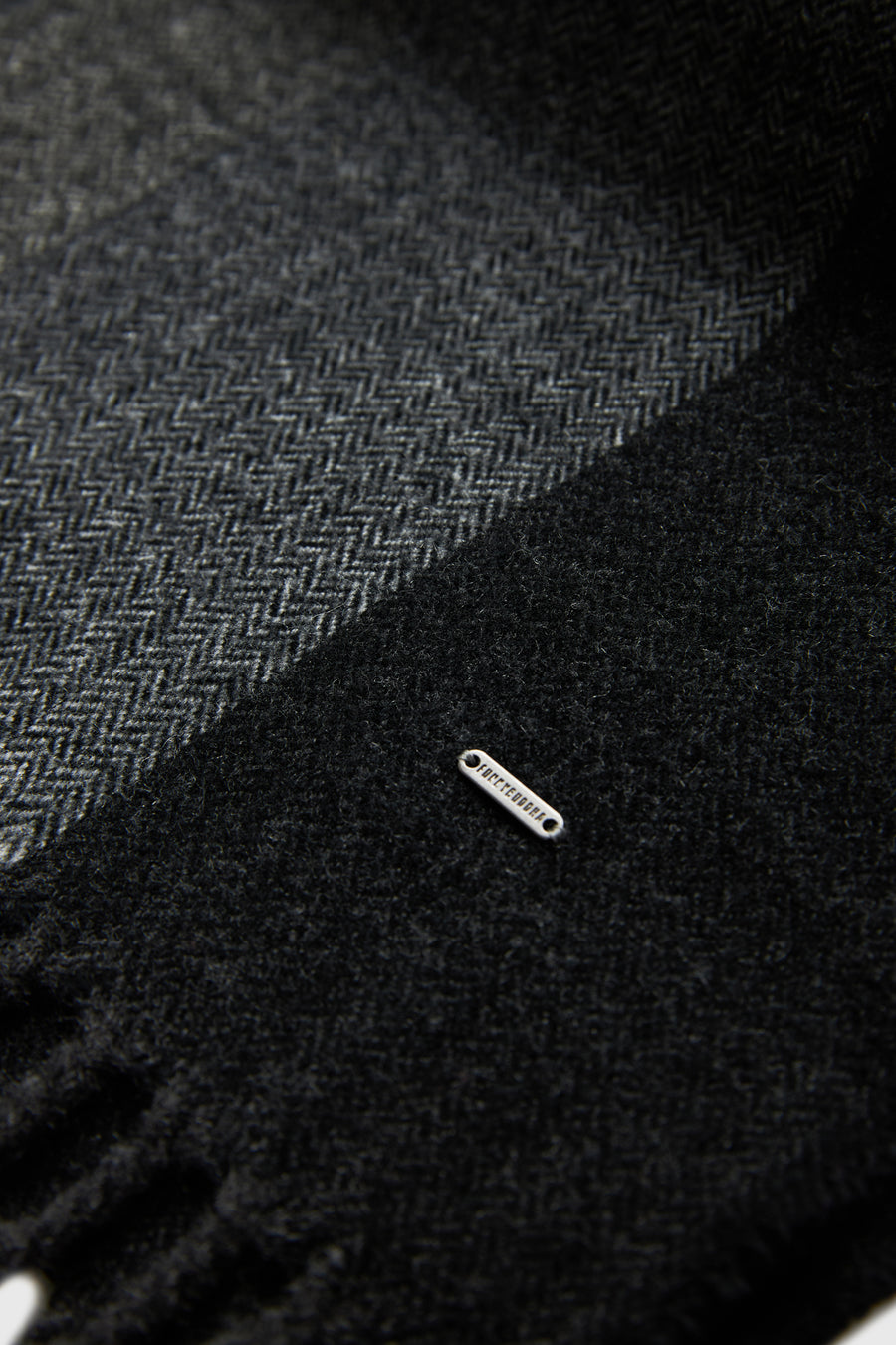 Eșarfă bărbătească cu franjuri