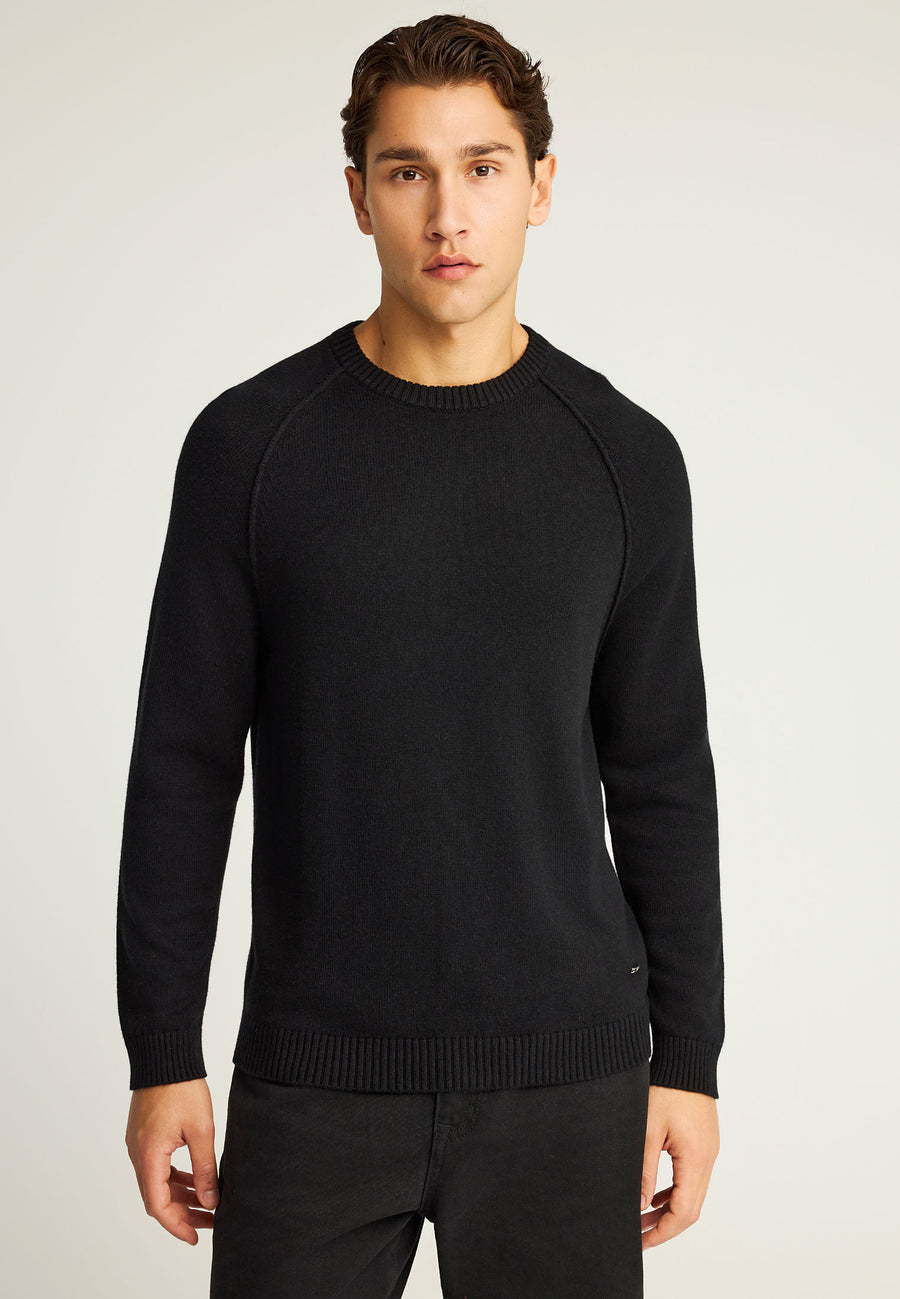 Pulover bărbătesc cu guler rotund