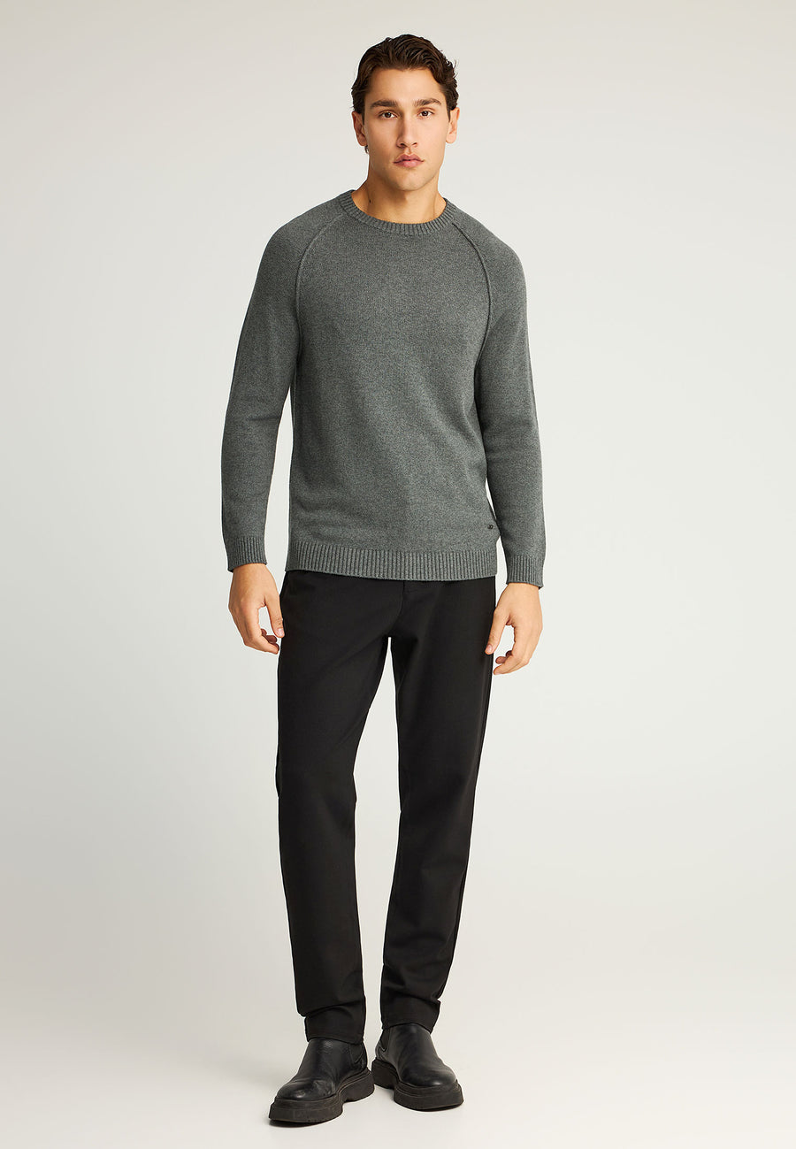 Pulover bărbătesc cu guler rotund